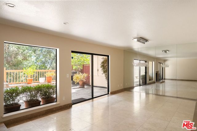 2748 Bottlebrush Drive, Los Angeles CA: https://media.crmls.org/mediaz/13d2ecab-cbef-432e-8539-1bc4ff2f3b67.jpg
