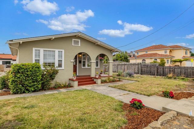 1490 Cabrillo Highway, Half Moon Bay CA: https://media.crmls.org/mediaz/13d30176-4454-4e07-9eac-97a9a824f92d.jpg