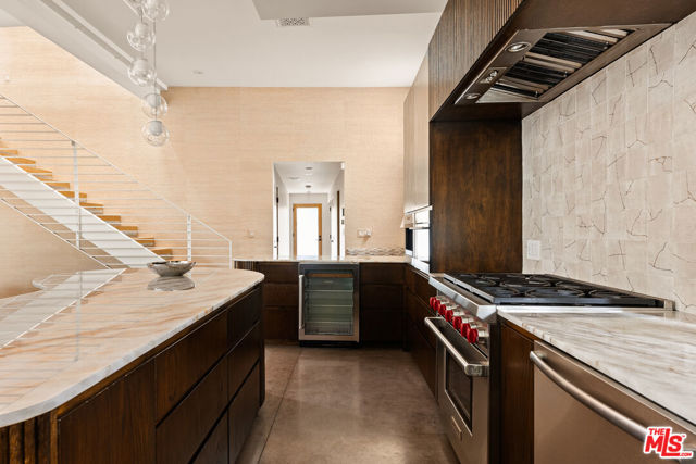 2341 Wilson Avenue, Venice CA: https://media.crmls.org/mediaz/13d356d9-9c03-42a5-aeae-57f5ce6a3bb3.jpg