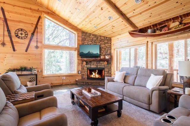 289 Stony Creek Road, Big Bear CA: https://media.crmls.org/mediaz/13d39113-e43a-4572-8f9f-2d04d8618c3f.jpg