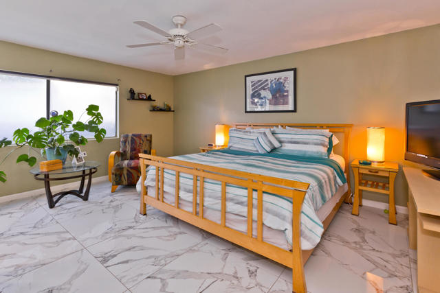 1291 Tiffany N Circle, Palm Springs CA: https://media.crmls.org/mediaz/13d408fd-2338-41a4-83ef-759d3304696a.jpg