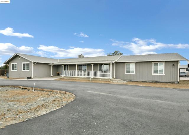 4828 Sellers Ave, Brentwood CA: https://media.crmls.org/mediaz/13d4840e-26f8-4649-9ec2-5f4d460fd3a0.jpg