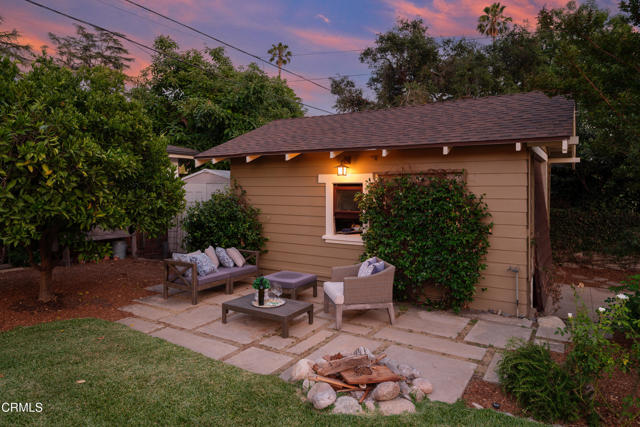 1036 N Chester Avenue, Pasadena CA: https://media.crmls.org/mediaz/13d4a99d-5367-47ef-b520-587aac5c5e14.jpg