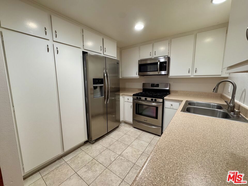 1348 E Hillcrest Drive #69