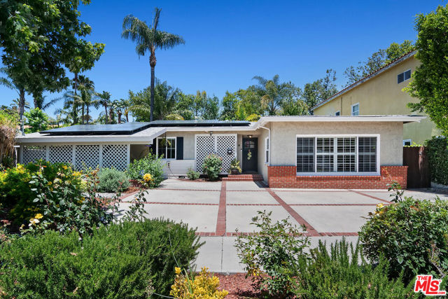 13155 Hartsook Street, Sherman Oaks CA: https://media.crmls.org/mediaz/13d4fcbc-0a4e-4fb3-b9bb-238905634f94.jpg