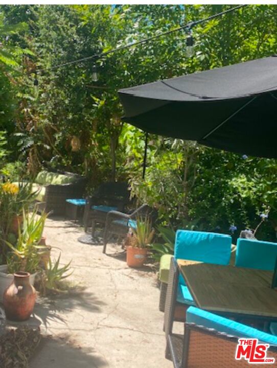 3754 Fredonia Drive, Los Angeles CA: https://media.crmls.org/mediaz/13d539dd-536e-4e84-b10c-8e1693d02cb2.jpg