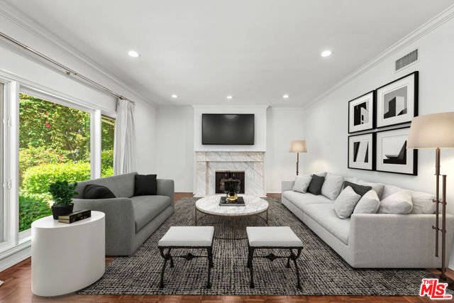 374 Homewood Road, Los Angeles CA: https://media.crmls.org/mediaz/13d669ba-8c7a-44cb-9aa8-a4d93835e573.jpg