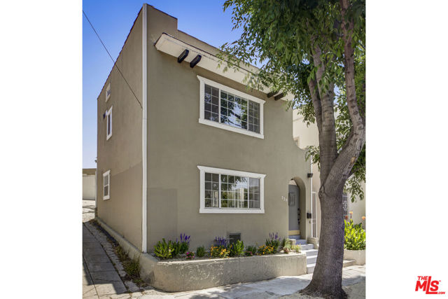 329 N Avenue 57, Los Angeles CA: https://media.crmls.org/mediaz/13d731c7-86f5-49a3-9755-28b19831a074.jpg