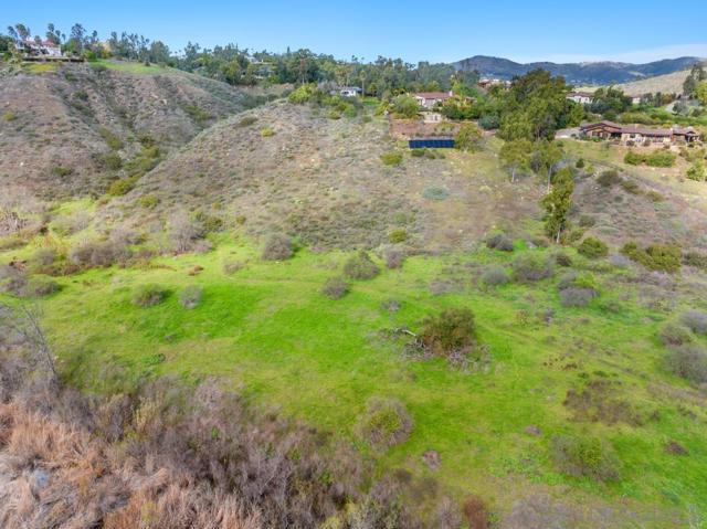 16574 Zumaque, Rancho Santa Fe CA: https://media.crmls.org/mediaz/13d74f5b-907f-494f-8dc8-0146b1ecc71b.jpg