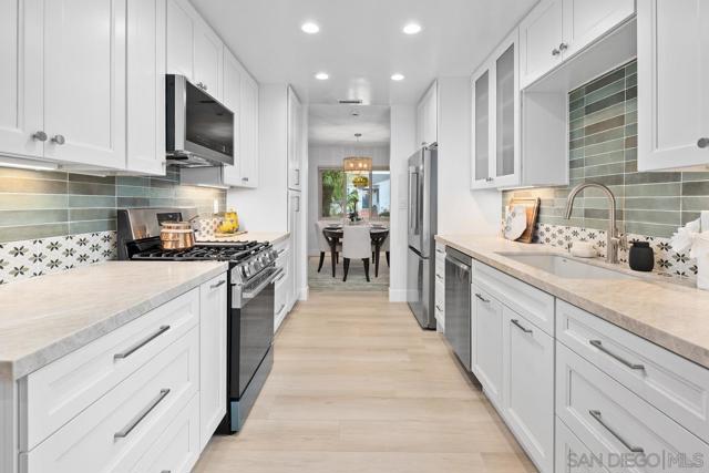 4386 Argos Dr, San Diego CA: https://media.crmls.org/mediaz/13d7d072-6003-46ce-a1d5-328ae1a4171a.jpg