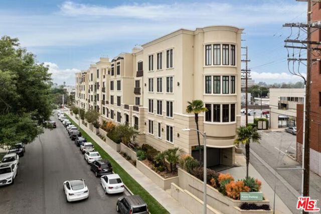 11847 Gorham Avenue, Los Angeles CA: https://media.crmls.org/mediaz/13d8a797-9853-4ac4-801e-d14b57a5a2a0.jpg