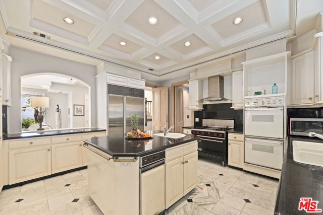 14330 Mulholland Drive, Los Angeles CA: https://media.crmls.org/mediaz/13d8e273-ddd0-4c19-989d-1affc2e14059.jpg
