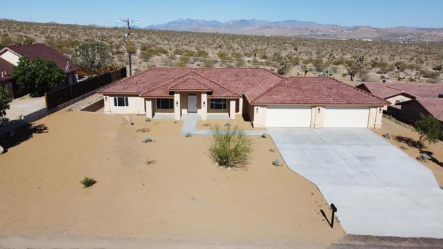 7160 Olympic Road, Joshua Tree CA: https://media.crmls.org/mediaz/13db0842-55ef-4dcb-b469-98d6c8f2cd3e.jpg