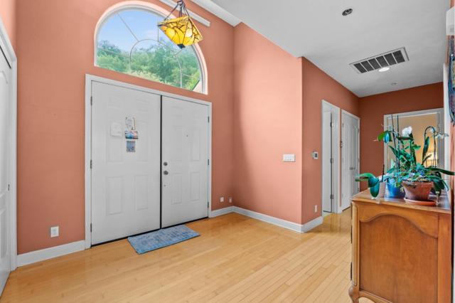 376 Sterling Way, San Rafael CA: https://media.crmls.org/mediaz/13dbea12-bff4-4c26-8412-8f2e9cf72e13.jpg