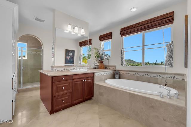Detail Gallery Image 34 of 64 For 821 Somera Ct, Simi Valley,  CA 93065 - 5 Beds | 4/1 Baths