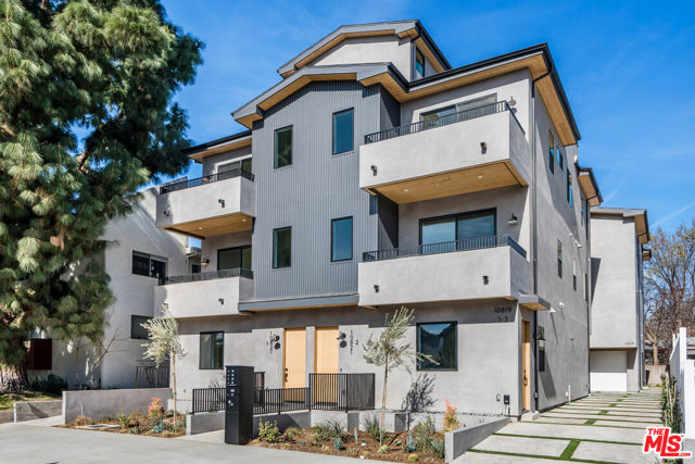 10819 Morrison Street, North Hollywood CA: https://media.crmls.org/mediaz/13dc916c-2d21-444d-beda-59a8ca67ea0d.jpg