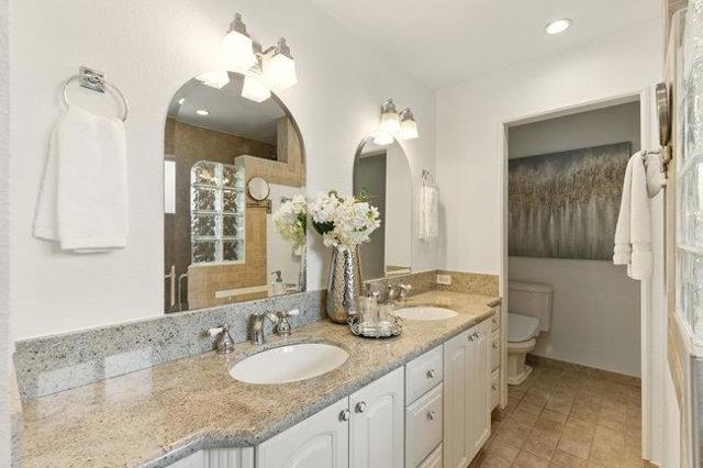 698 Emerald Hill Road, Redwood City CA: https://media.crmls.org/mediaz/13dd031d-094c-477a-8812-2676aa452792.jpg