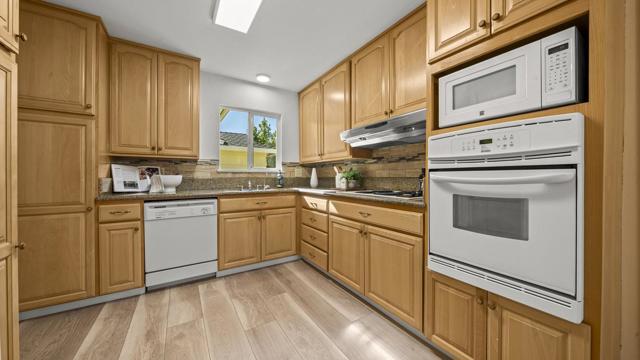 940 Kennard Way, Sunnyvale CA: https://media.crmls.org/mediaz/13dd96b3-91fd-4901-a272-cae90129ba5e.jpg