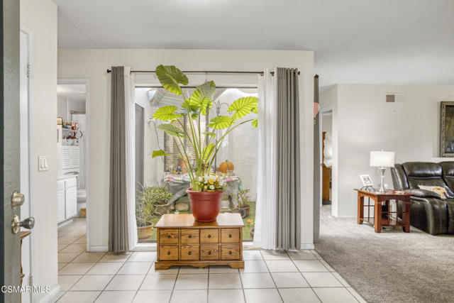 2190 Westshore Lane, Westlake Village CA: https://media.crmls.org/mediaz/13ddd476-d2ad-4ceb-9e90-c394930b3604.jpg