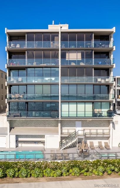 3860 Riviera Dr, San Diego CA: https://media.crmls.org/mediaz/13de0e23-ed8f-4644-a131-9171fd058543.jpg