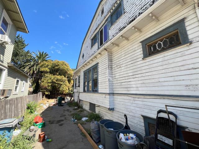 421 E Rose Street, Stockton CA: https://media.crmls.org/mediaz/13de857a-14ad-490d-83b1-a4ecf3c3be51.jpg