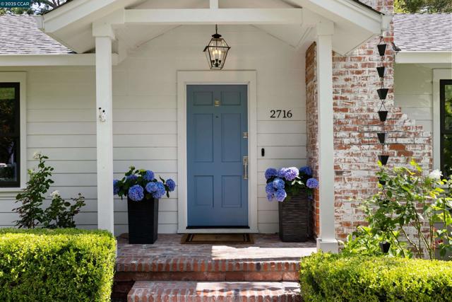 2716 W Newell Ave, Lafayette CA: https://media.crmls.org/mediaz/13dedebb-49f6-401e-84e3-d169dd3c3eb6.jpg
