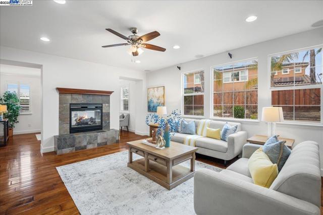 2396 Keats Ln, San Ramon CA: https://media.crmls.org/mediaz/13def22c-23e9-475b-993f-41d8a5543be1.jpg