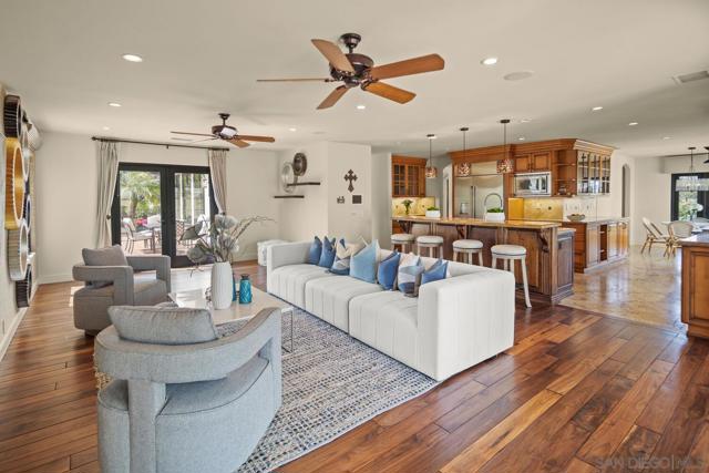 650 Glorietta Blvd, Coronado CA: https://media.crmls.org/mediaz/13df1e35-d5e1-4fec-bdab-5c0ce473fd94.jpg