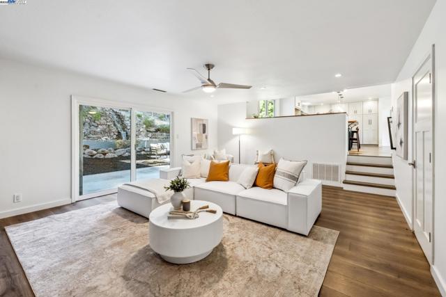 3134 Terry Ct, Castro Valley CA: https://media.crmls.org/mediaz/13df47d9-137b-46b6-9adc-bc2fe8ba2d46.jpg