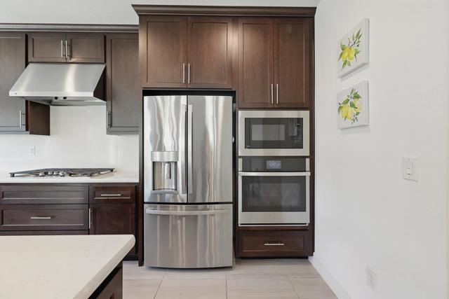 410 E Redberry Place, Mountain House CA: https://media.crmls.org/mediaz/13dfe7ec-4214-4e55-8c40-dae79c1d421e.jpg