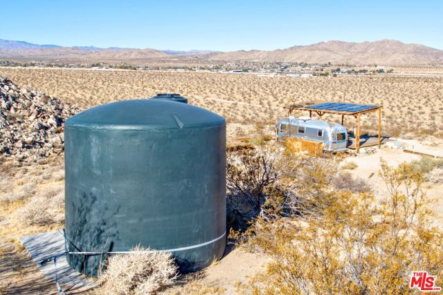 62775 Sullivan Road, Joshua Tree CA: https://media.crmls.org/mediaz/13dfef71-2b3a-452c-bbb8-d7f777ab1c28.jpg