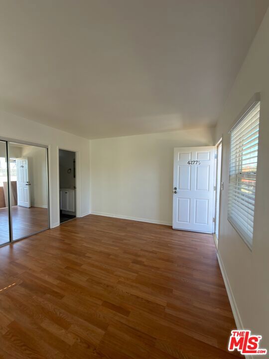 4277 Colbath Avenue photo 6