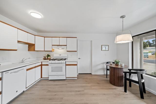 1293 Baywood Avenue, South San Francisco CA: https://media.crmls.org/mediaz/13e07515-d21b-4964-a5c3-7e2249d40d3d.jpg