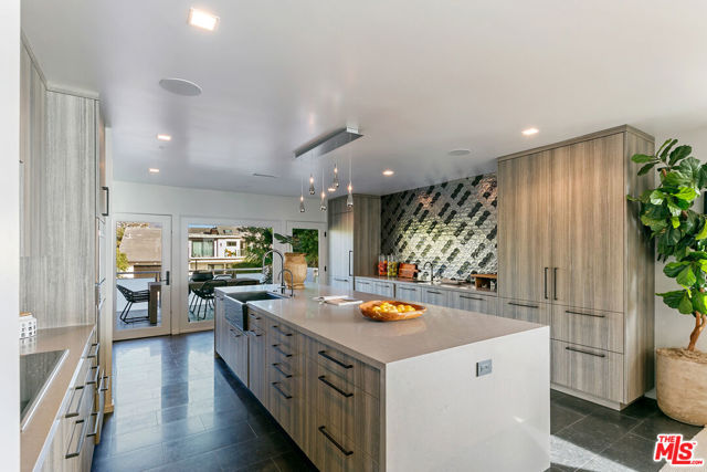 31558 Victoria Point Road, Malibu CA: https://media.crmls.org/mediaz/13e08f18-146f-48da-934b-43703278f3a1.jpg