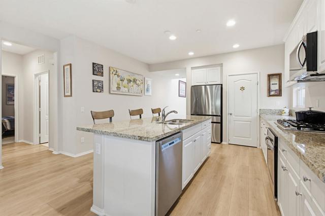 Detail Gallery Image 10 of 64 For 220 Pantaneiro Pl, Fallbrook,  CA 92028 - 3 Beds | 3 Baths