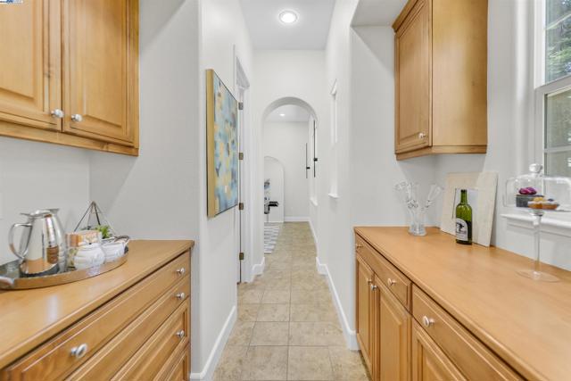 1993 Fairway Oaks Dr, Ripon CA: https://media.crmls.org/mediaz/13e0b624-57d7-4fe8-8c76-32024b6e1f13.jpg