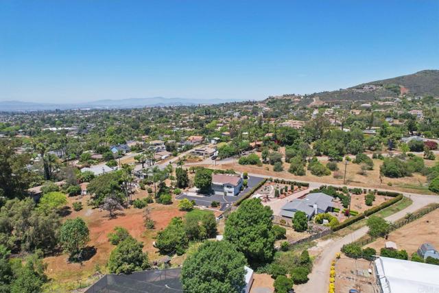 Detail Gallery Image 52 of 69 For 1917 Friendly Dr, Vista,  CA 92084 - 4 Beds | 3 Baths