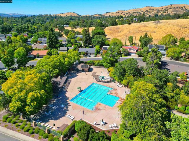 1084 Southdown Court, Walnut Creek CA: https://media.crmls.org/mediaz/13e1816f-ec15-4d6f-8fb1-158cf22df902.jpg