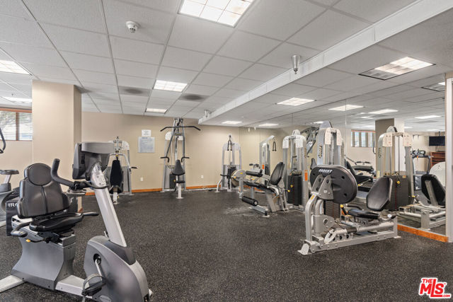4050 Glencoe Avenue, Marina del Rey CA: https://media.crmls.org/mediaz/13e19c03-db9f-4c45-9cfc-0424c58cb1a5.jpg