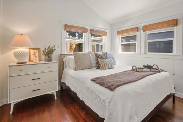 950 Olive Ave, Coronado CA: https://media.crmls.org/mediaz/13e1fccb-4c7a-46cf-9c3a-6ec2f3b52d5b.jpg