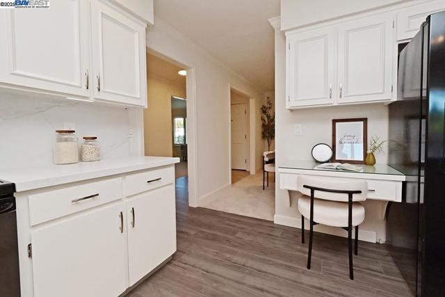 573 Junipero St, Pleasanton CA: https://media.crmls.org/mediaz/13e21b19-a987-404e-8dfd-a5b5e7510b11.jpg