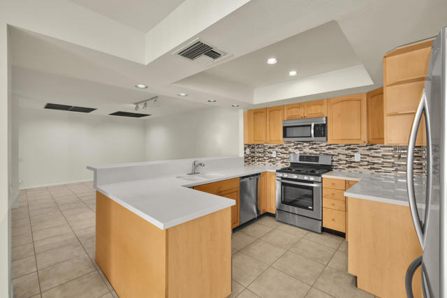1484 Versailles Drive, Palm Springs, CA 92264