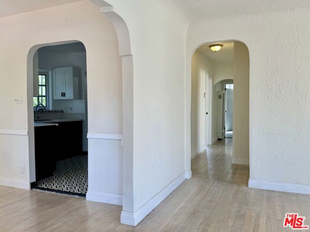 2927 S West View Street, Los Angeles CA: https://media.crmls.org/mediaz/13e3bd92-5713-4faa-bc65-2d26ddcec32c.jpg