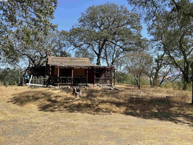 3984 Foothill Rd, Pleasanton CA: https://media.crmls.org/mediaz/13e420f9-4178-4f38-a3de-30214b39aac4.jpg