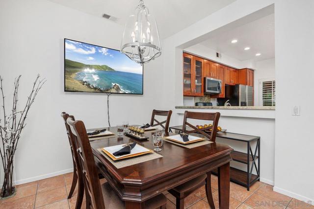 3965 Via Holgura, San Diego CA: https://media.crmls.org/mediaz/13e4214f-e36e-4557-94ae-ccd8aee68e8f.jpg