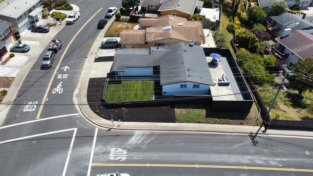 1104 Fassler Avenue, Pacifica CA: https://media.crmls.org/mediaz/13e45975-2475-47d5-92a7-aaeb0857f03e.jpg