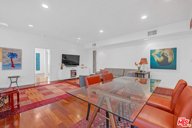 502 San Vicente Boulevard, Santa Monica CA: https://media.crmls.org/mediaz/13e4da31-28d0-4b5f-a21e-1e932d481d23.jpg