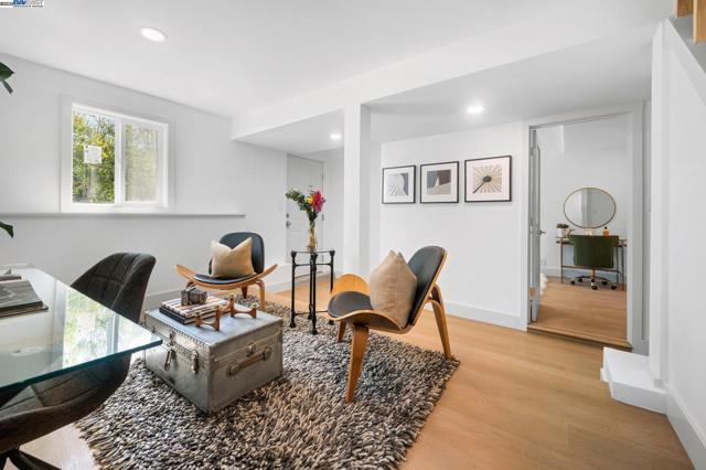 282 Bright St, San Francisco CA: https://media.crmls.org/mediaz/13e569e5-0c9b-4af9-b5e1-081fa1907355.jpg