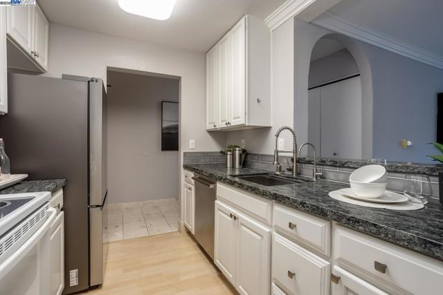 39887 Cedar Blvd, Newark CA: https://media.crmls.org/mediaz/13e5cf09-bee6-418c-af8d-57961bb4ce7c.jpg