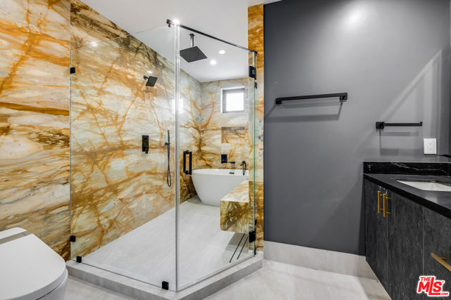 4906 Van Noord Avenue, Sherman Oaks CA: https://media.crmls.org/mediaz/13e653bb-0057-436c-9c21-7e47bb3d6cfd.jpg